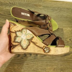 Cute embroidered platforms